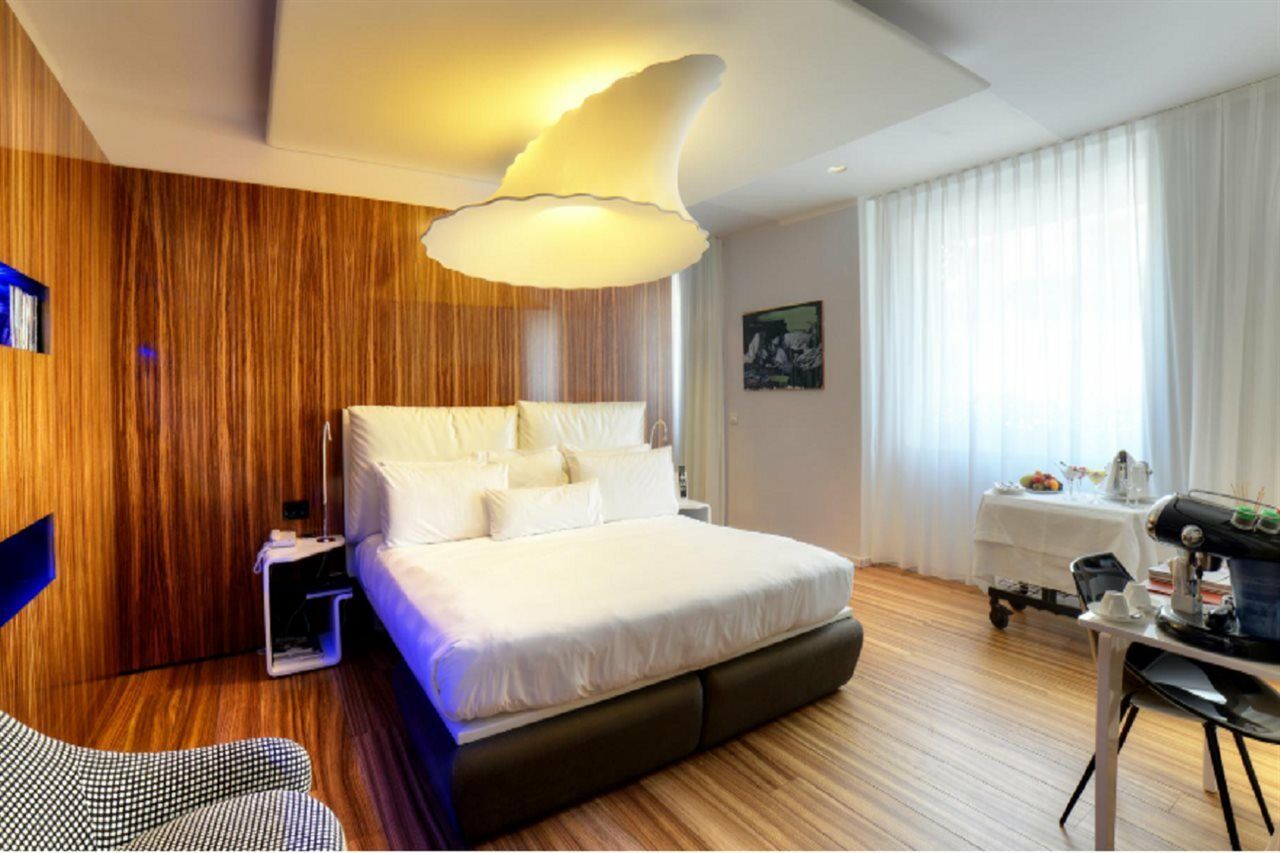 Palazzo Matteotti, The Dedica Anthology, Autograph Collection Hotell Milano Exteriör bild A room at the hotel